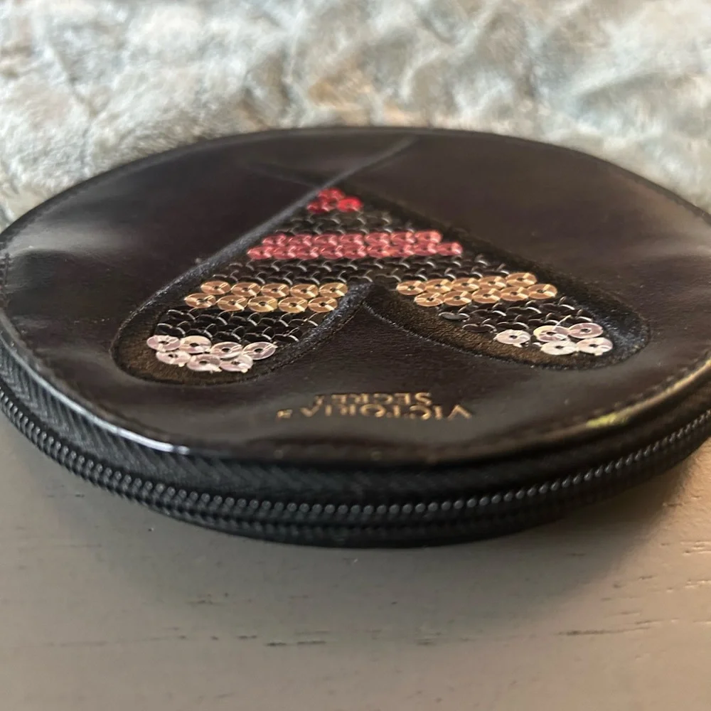 👛👛 Victoria's Secret Black Sequin Heart Pouch - Picture 4 of 5
